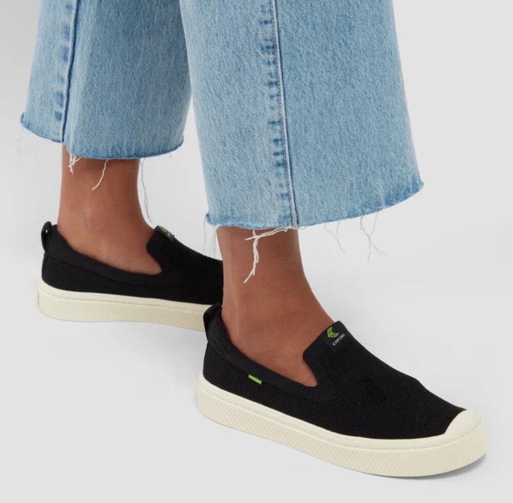 Cariuma IBI black canvas slip on sustainable sneakers athletic shoes sz 8.5